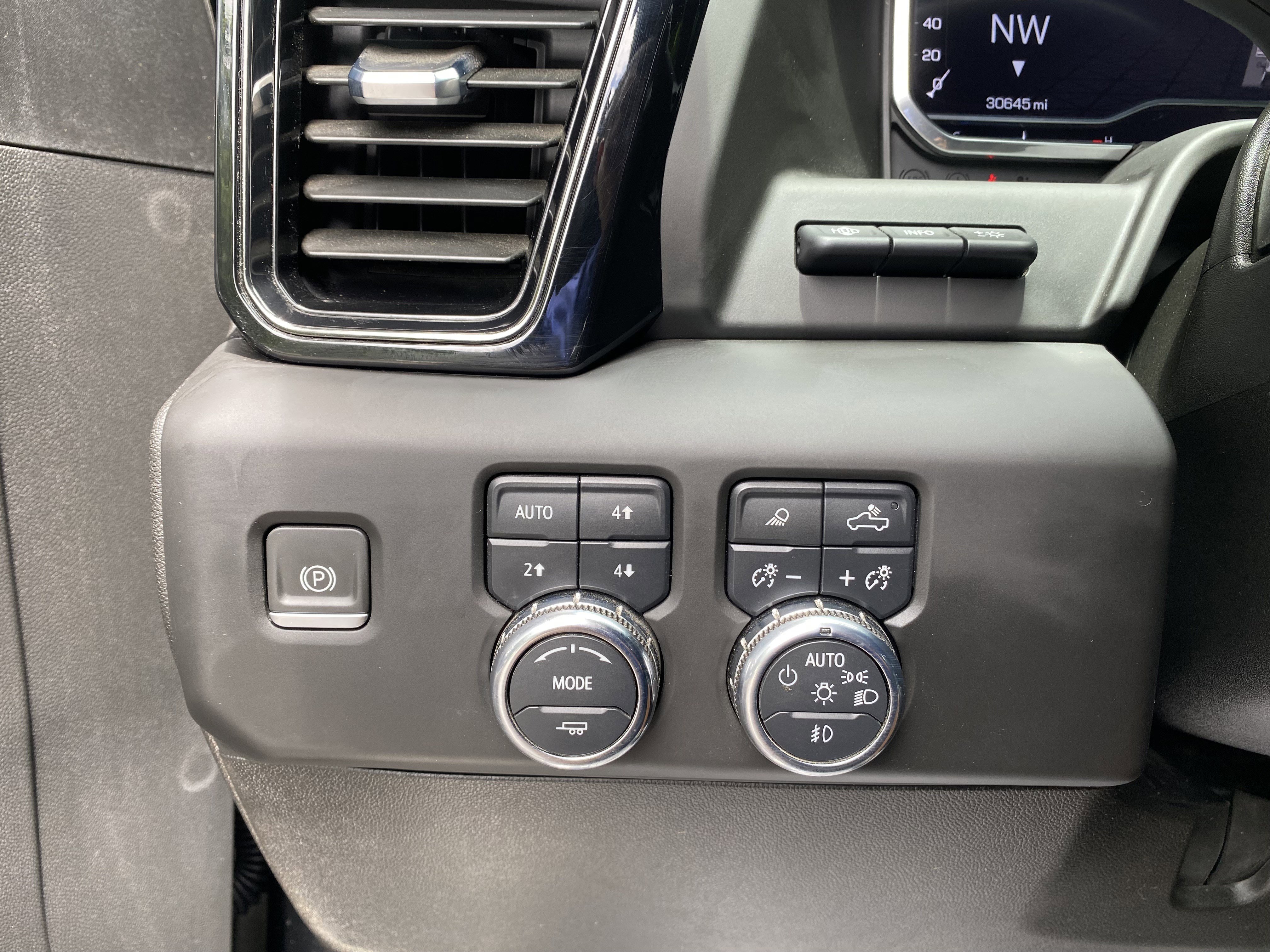 Used 2024 GMC Sierra 3500 AT4 w/ AT4 Premium Plus Package AWD/4WD image 19