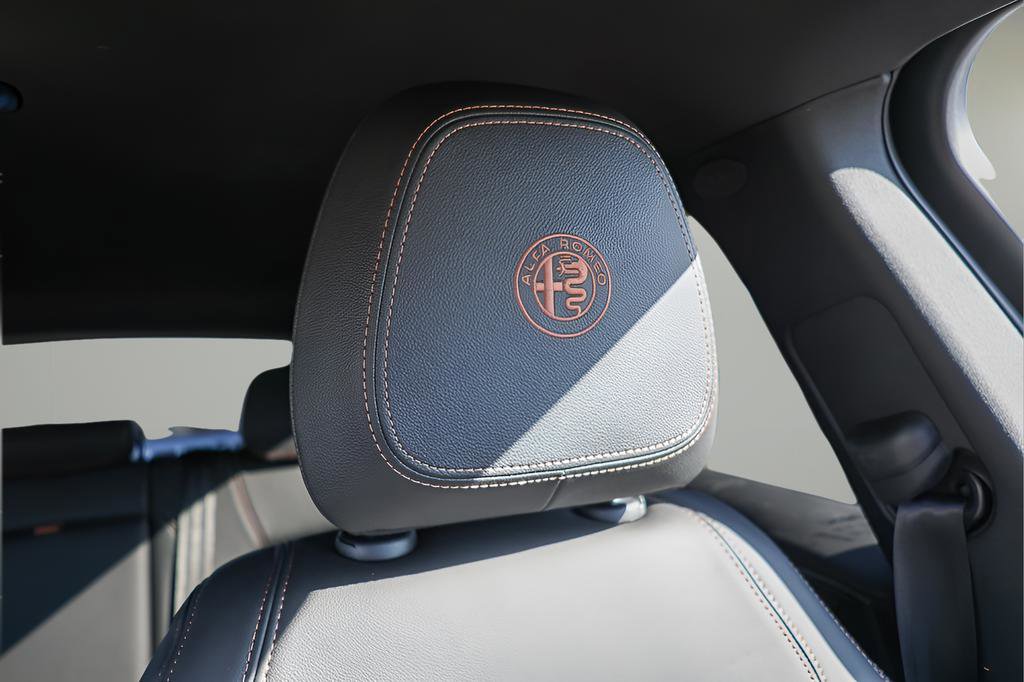 New 2025 Alfa Romeo Stelvio Sprint image 10