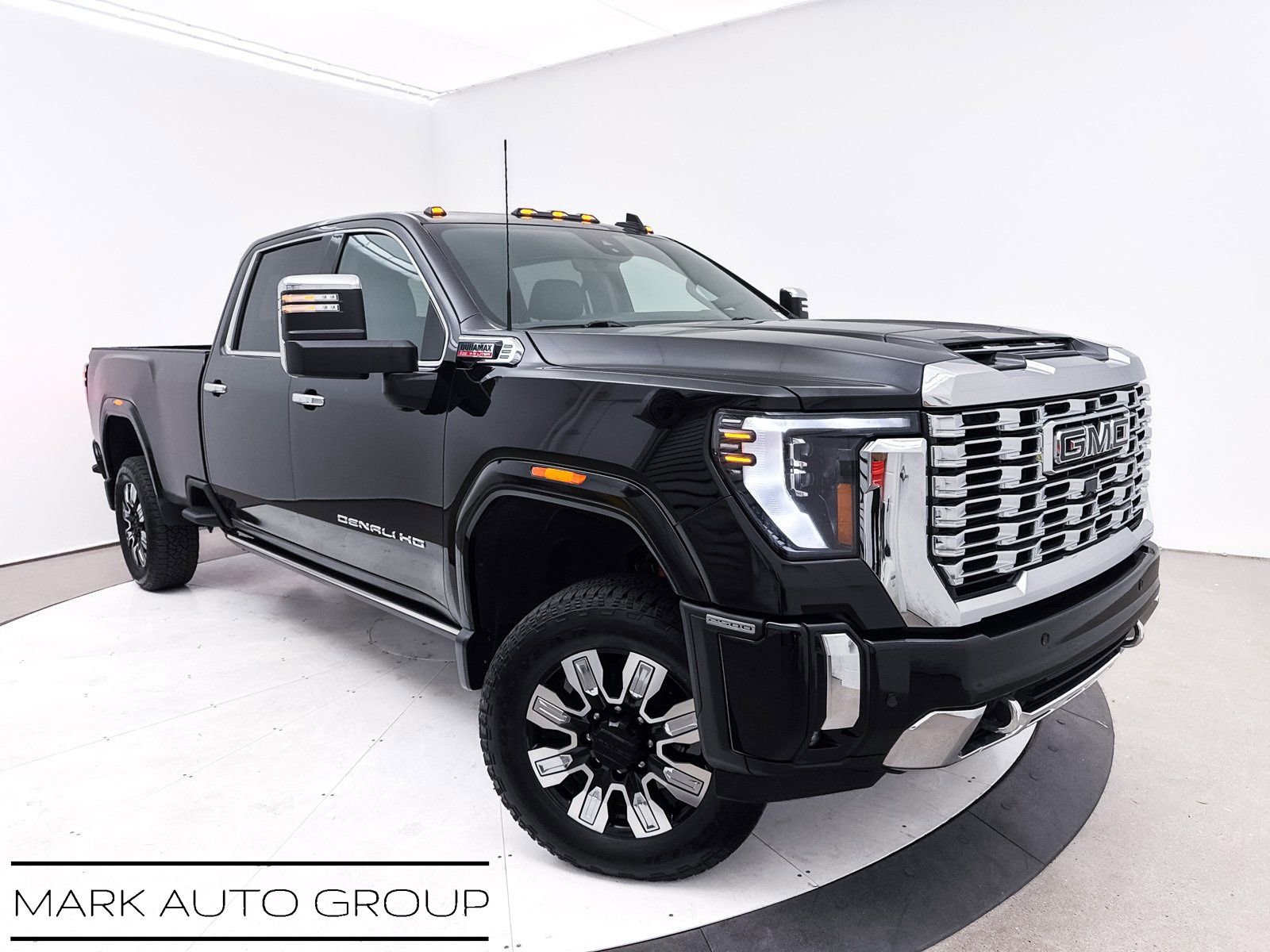 Used 2024 GMC Sierra 2500 Denali w/ Denali Reserve Package AWD/4WD image 1