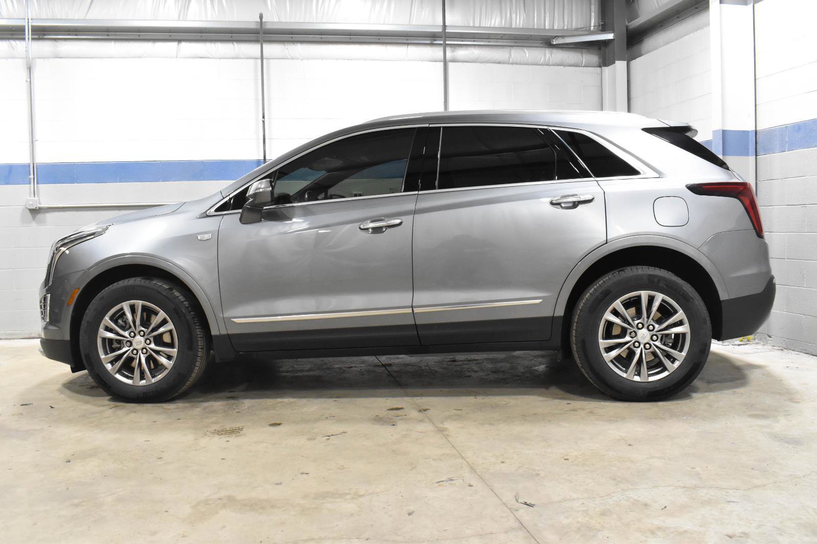 Used 2021 Cadillac XT5 Premium Luxury w/ LPO, Floor Liner Package image 25