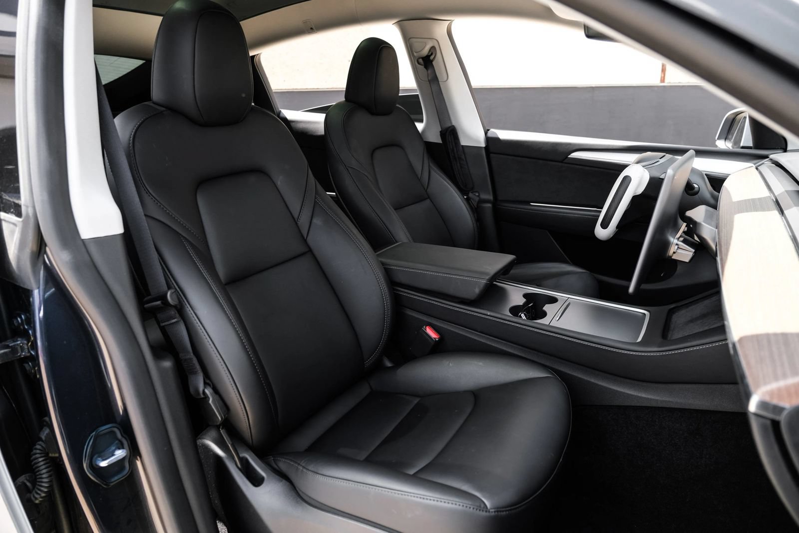 Used 2025 Tesla Model Y Long Range RWD image 31
