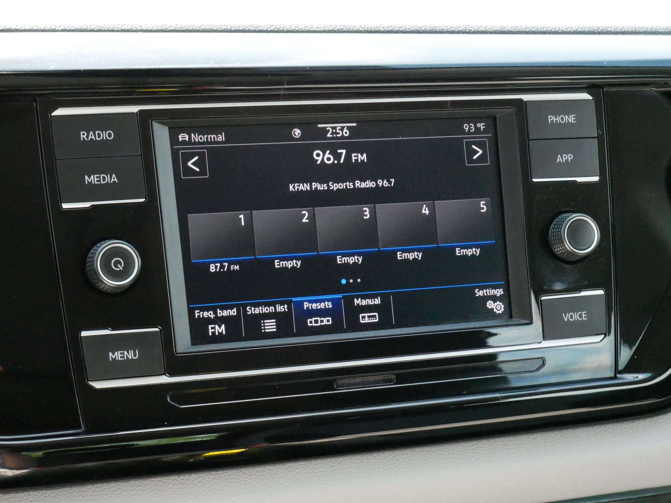 Certified 2023 Volkswagen Taos S w/ Driver Assistance Package AWD/4WD image 22