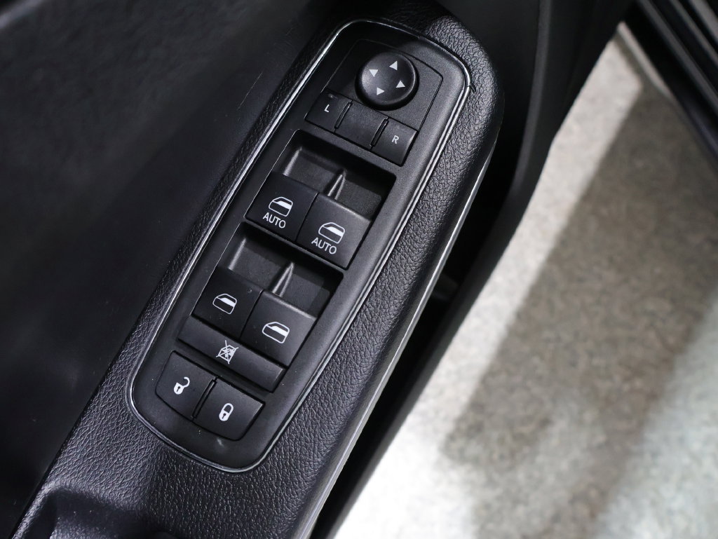 Used 2013 Chrysler 300 RWD image 24