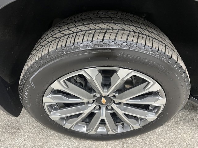 Used 2025 Chevrolet Suburban High Country image 17