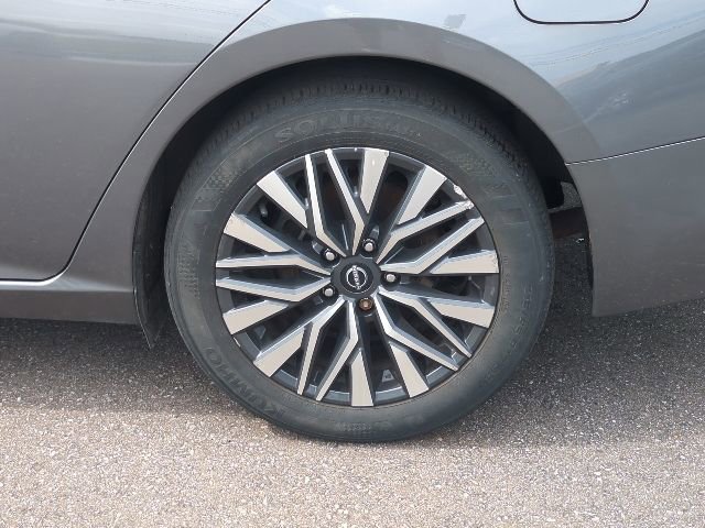 Used 2024 Nissan Altima 2.5 SV FWD image 10