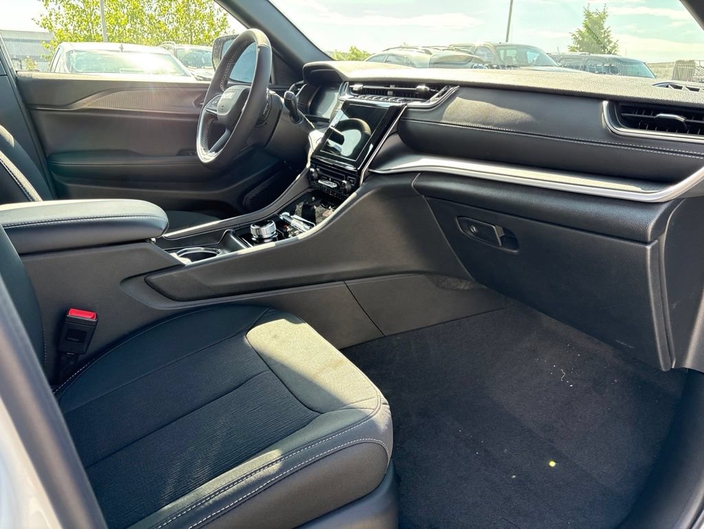 New 2026 Jeep Grand Cherokee Laredo AWD/4WD image 14
