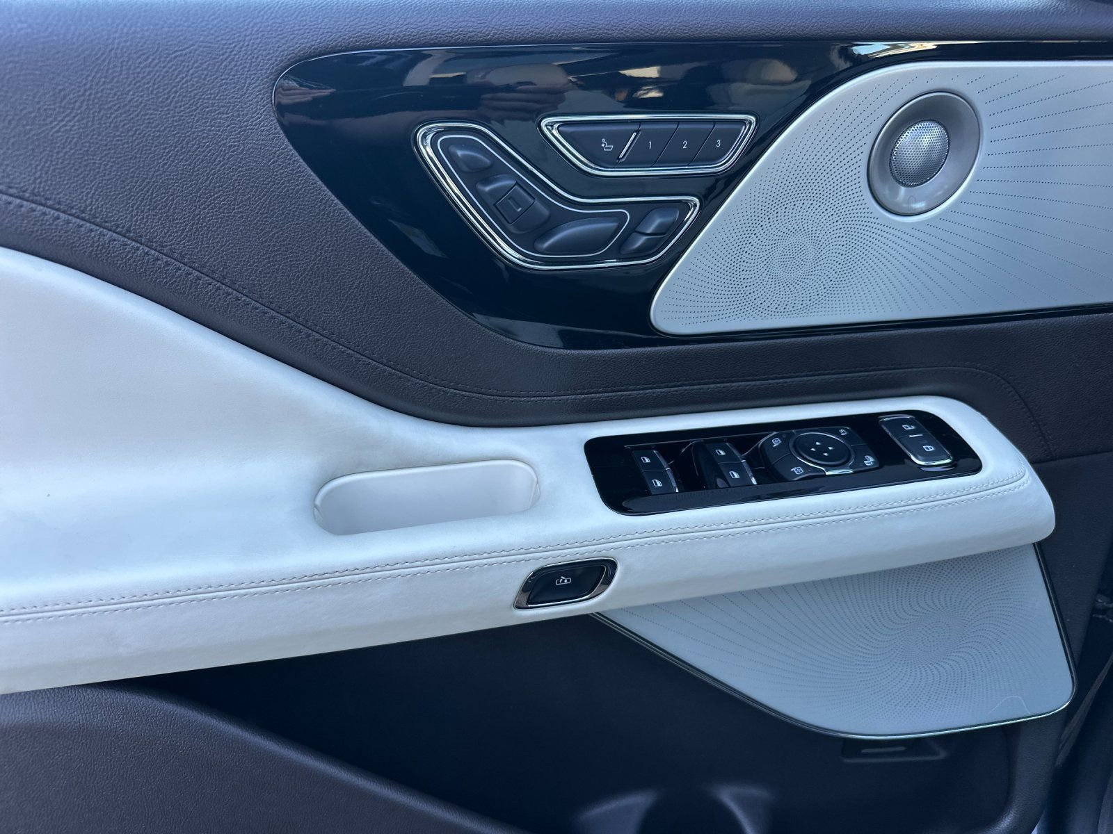 Used 2024 Lincoln Aviator Black Label image 12