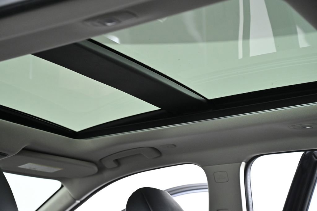 Used 2022 Nissan Rogue SV w/ SV Premium Package image 31