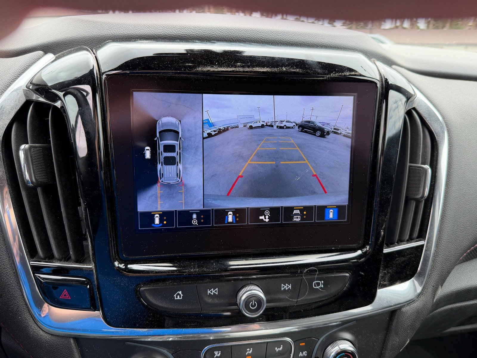 Used 2023 Chevrolet Traverse RS image 11