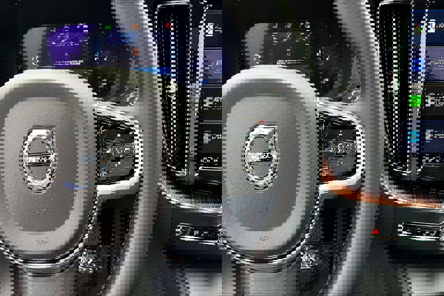 Used 2024 Volvo XC60 B5 Plus w/ Climate Package image 25