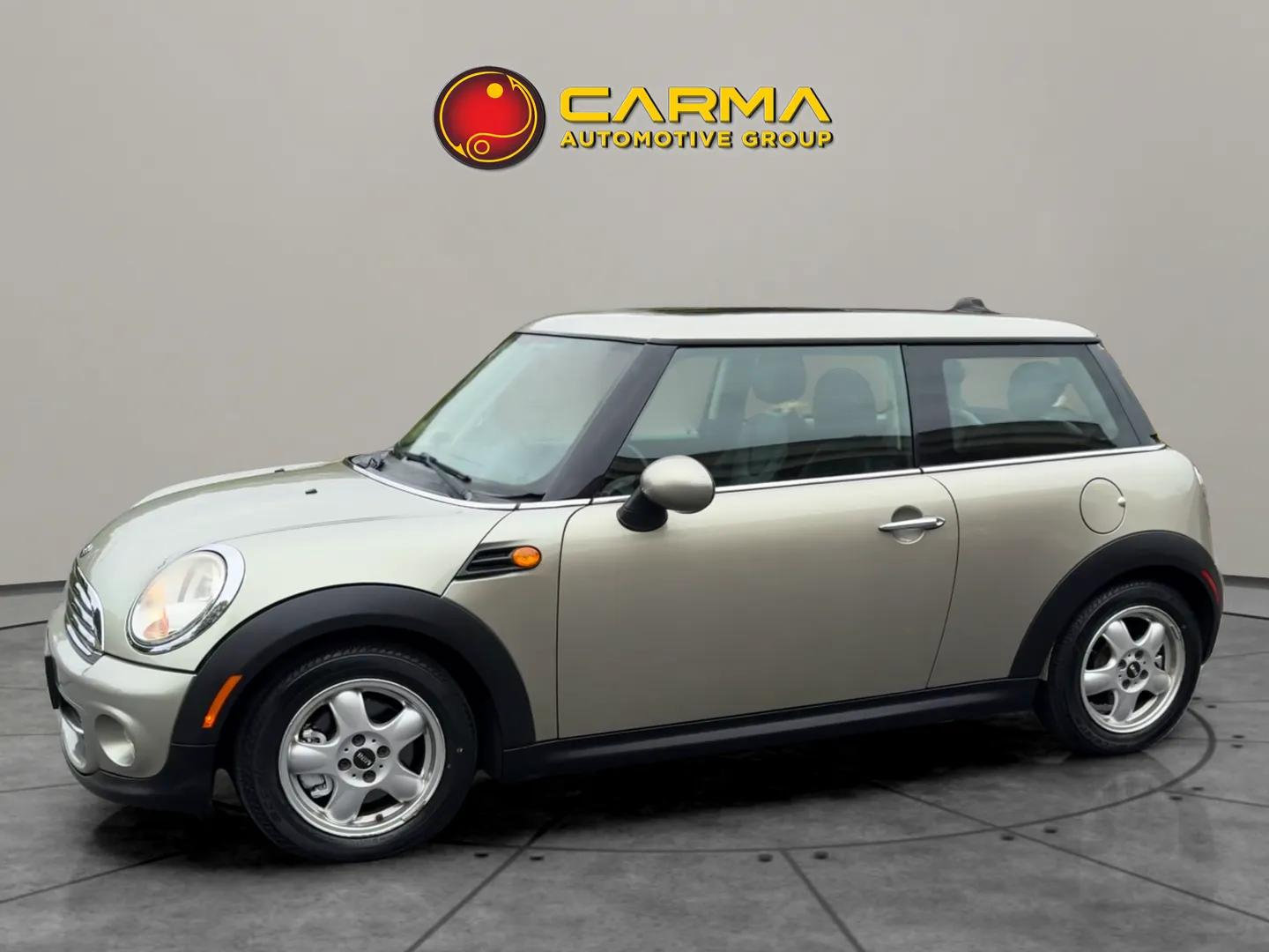 Used 2011 MINI Cooper Hardtop image 2