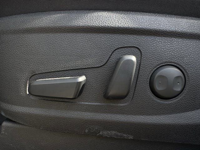 Used 2025 Kia Telluride EX w/ EX Captain's Chair Package FWD image 30