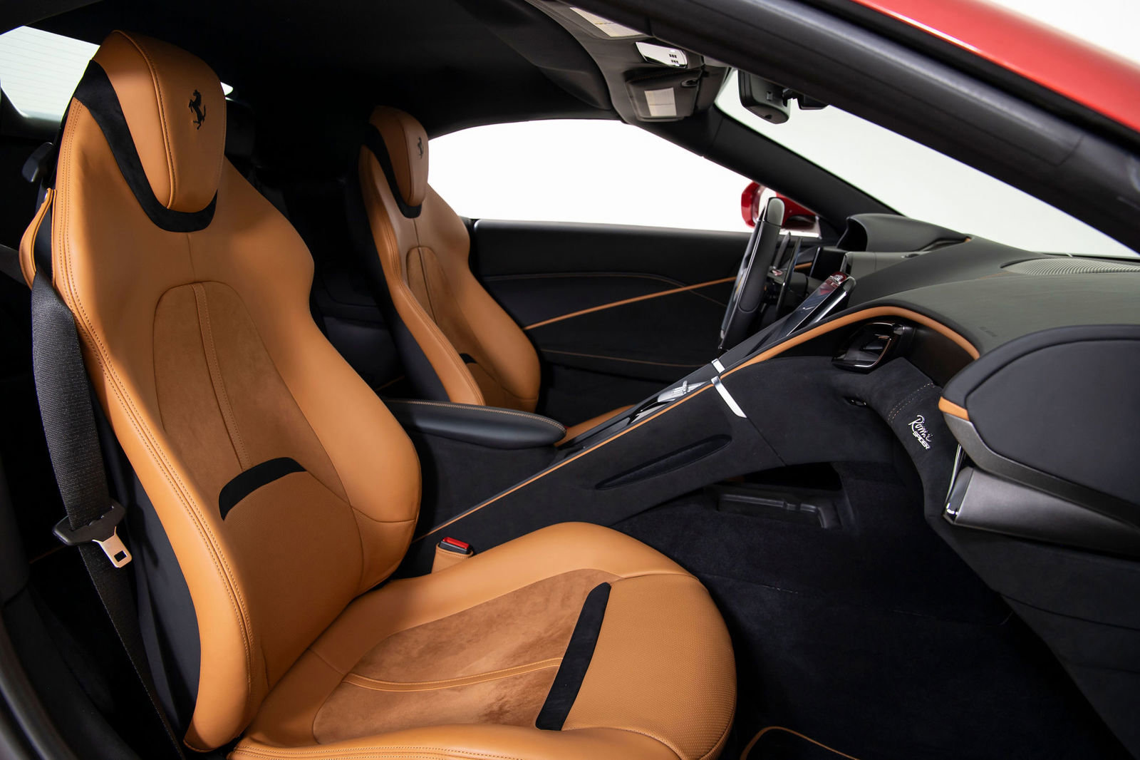 Certified 2025 Ferrari Roma Spider RWD image 12