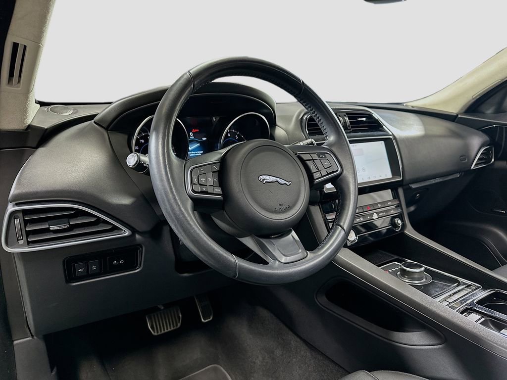 Used 2019 Jaguar F-PACE Premium AWD/4WD image 10