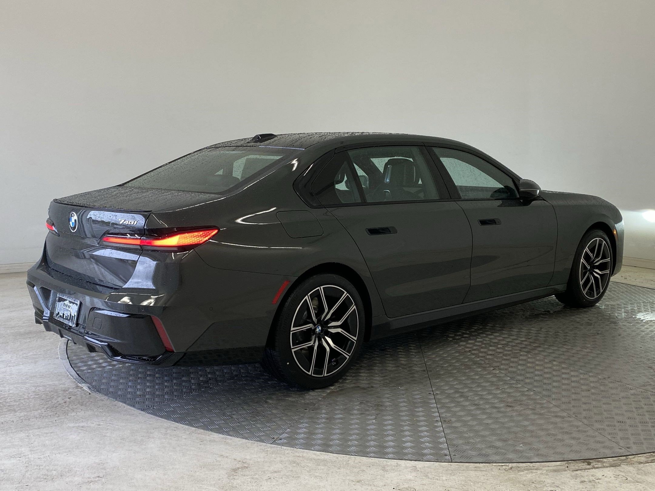 Used 2025 BMW 740i xDrive image 8