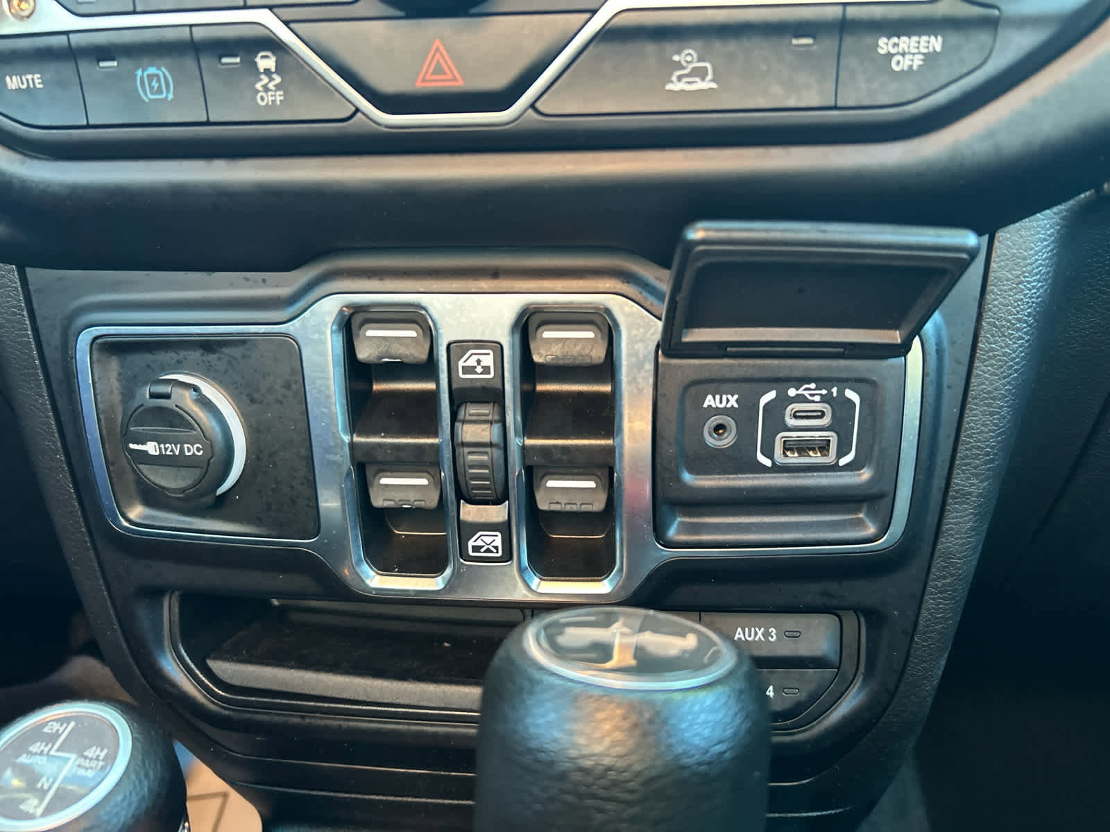 Used 2023 Jeep Wrangler Unlimited w/ Sun & Screen Package image 29