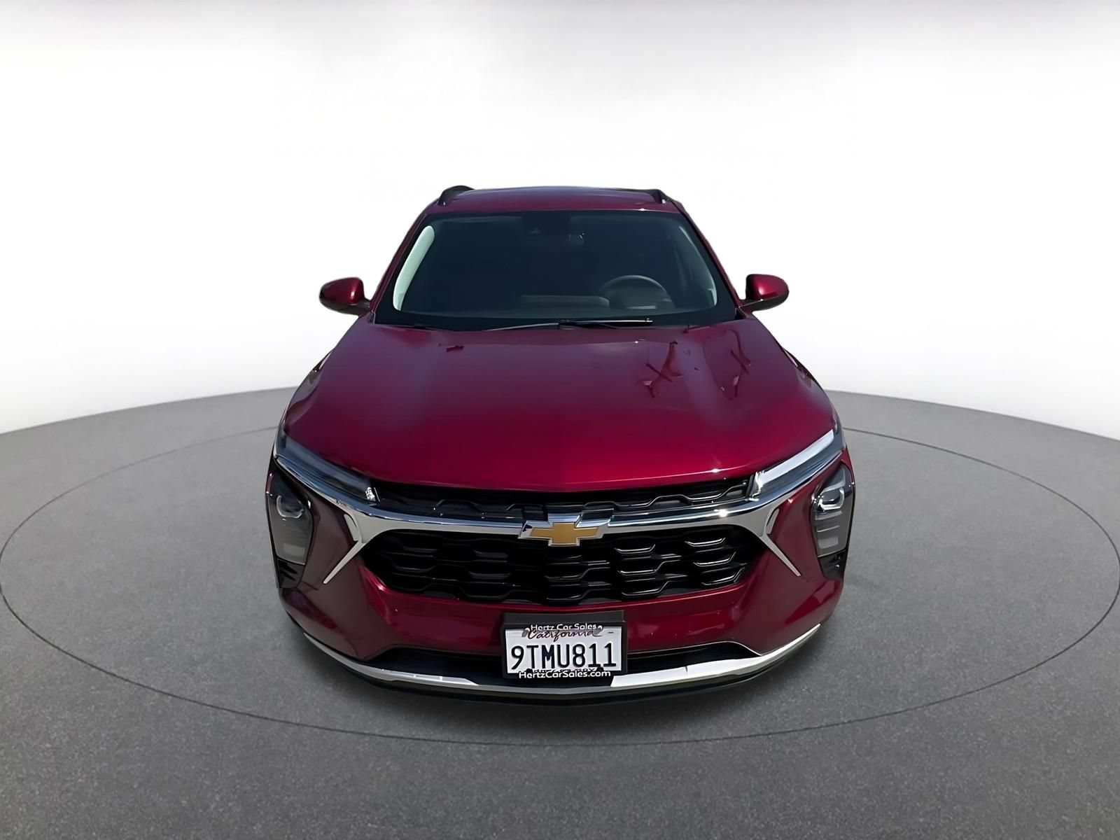 Used 2025 Chevrolet Trax LT FWD image 3