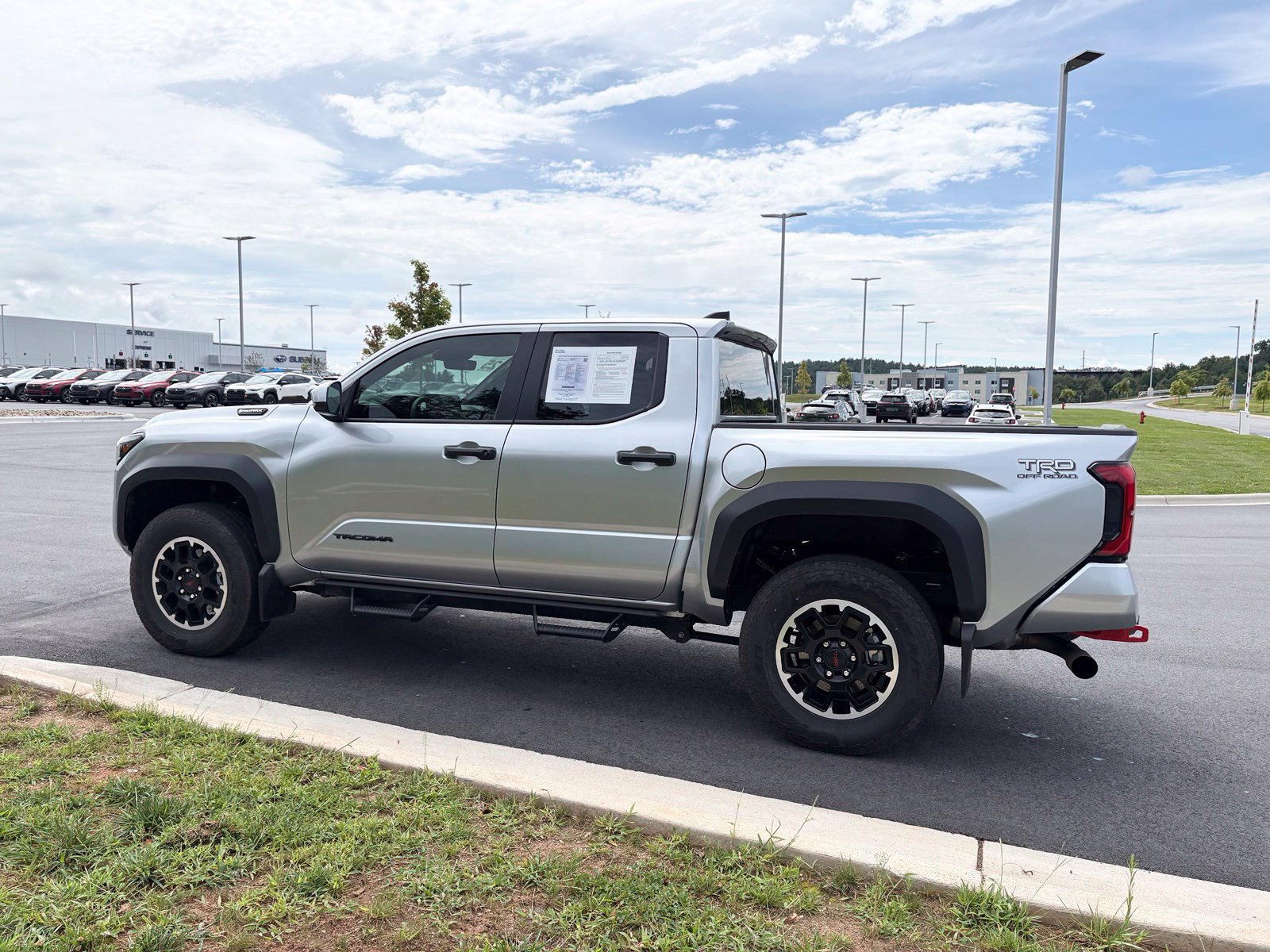 Used 2025 Toyota Tacoma TRD Off-Road AWD/4WD image 5