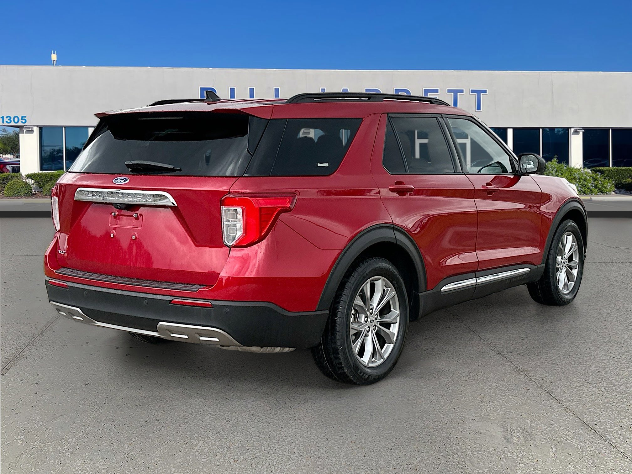 Certified 2022 Ford Explorer XLT w/ Equipment Group 202A image 7