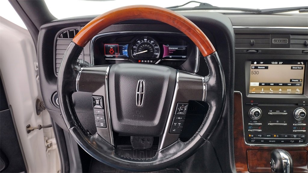 Used 2017 Lincoln Navigator Select image 16