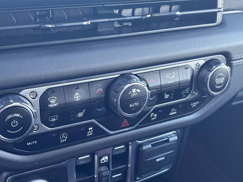 Used 2024 Jeep Wrangler Unlimited Rubicon image 31