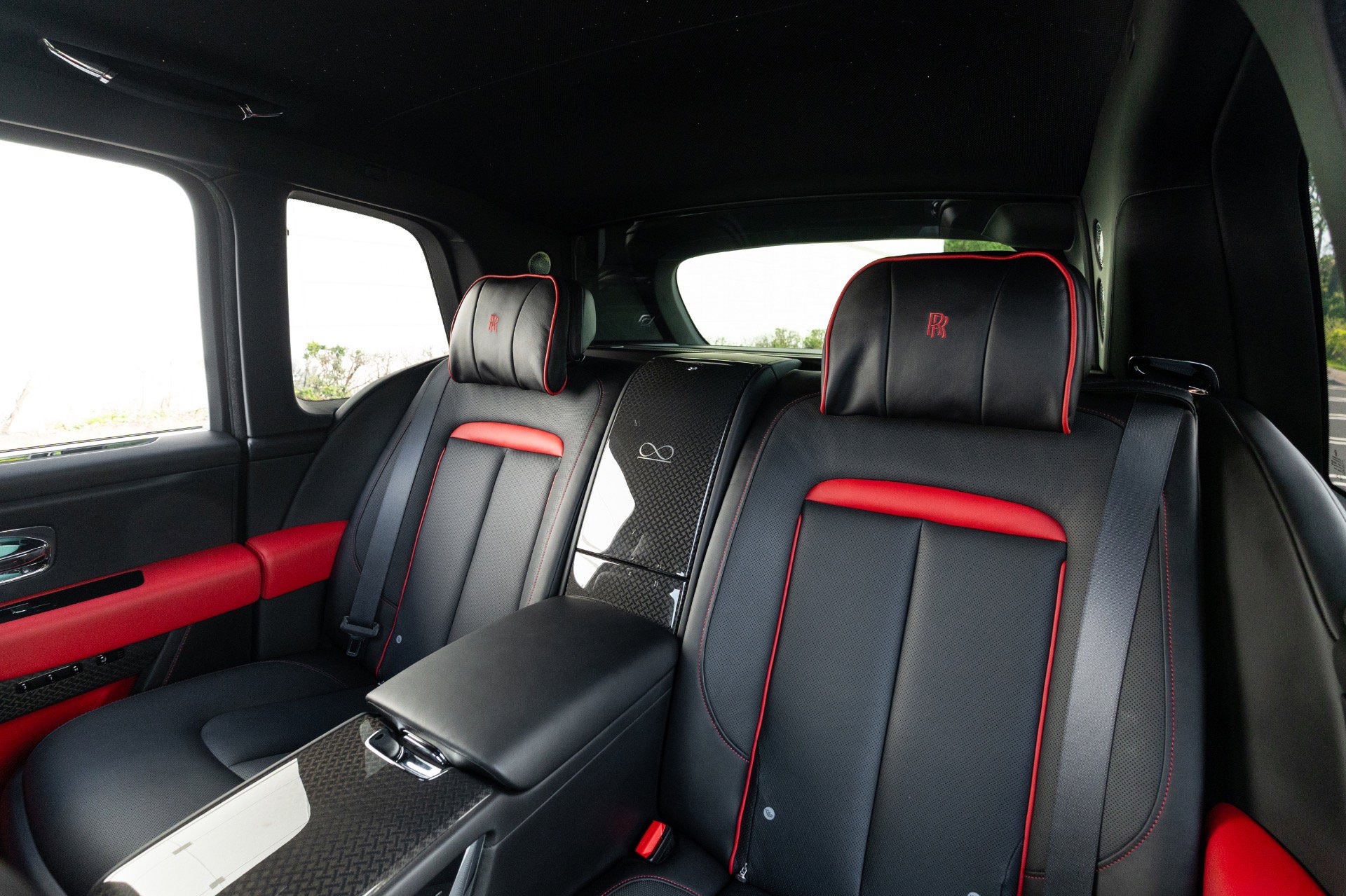 Used 2022 Rolls-Royce Cullinan Black Badge w/ Dark Exterior Package AWD/4WD image 77