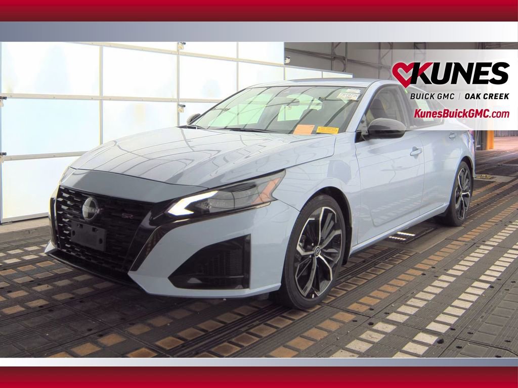 Used 2025 Nissan Altima 2.5 SR FWD image 14