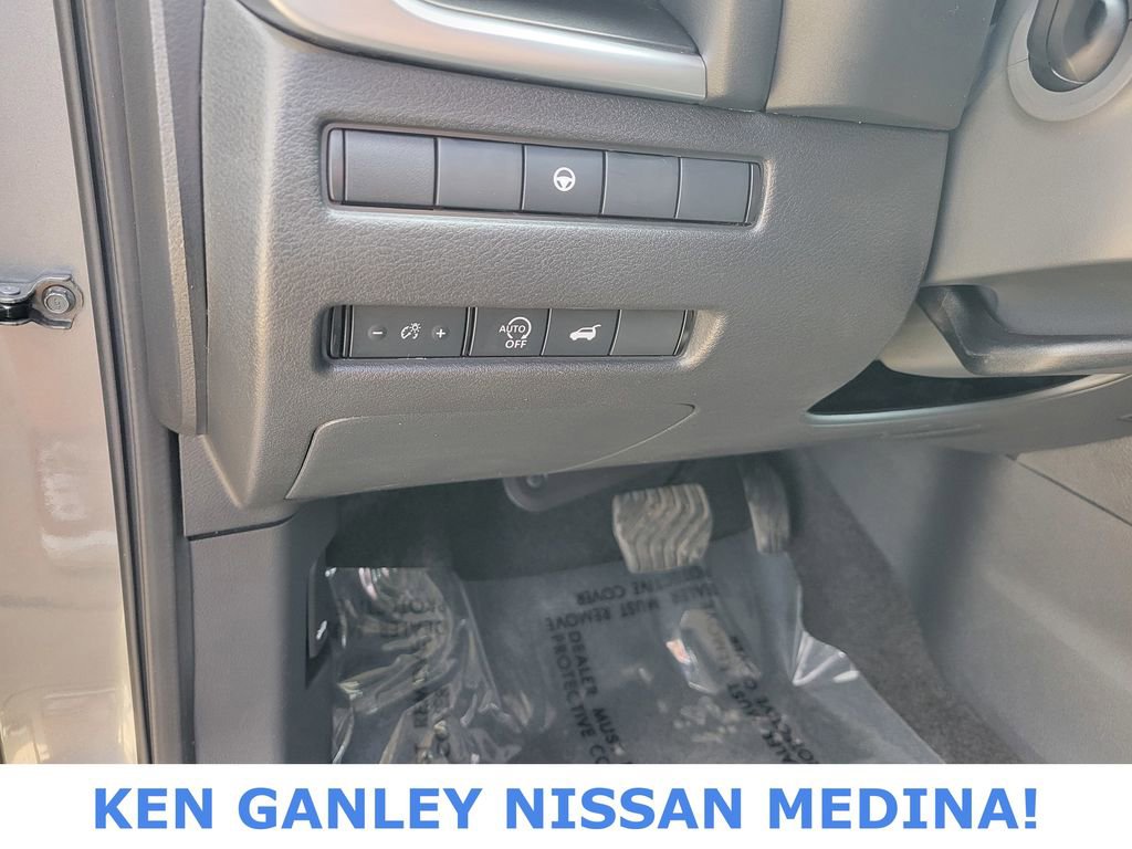 Certified 2025 Nissan Rogue SV AWD/4WD image 34