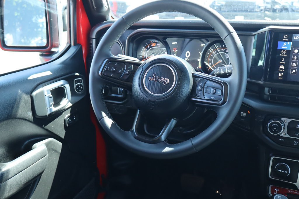 Certified 2025 Jeep Wrangler Unlimited Rubicon AWD/4WD image 27