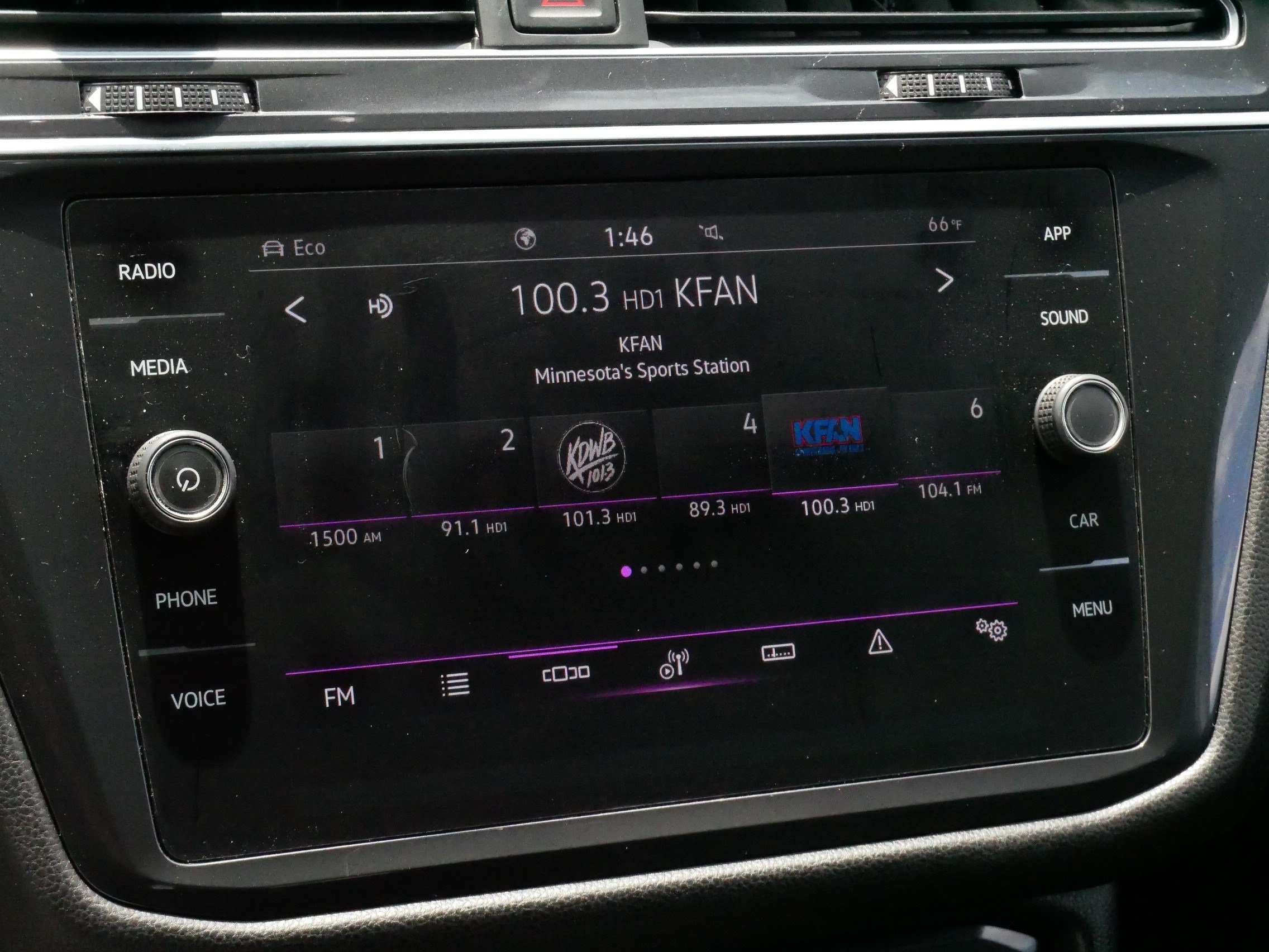 Certified 2022 Volkswagen Tiguan SE R-Line AWD/4WD image 22