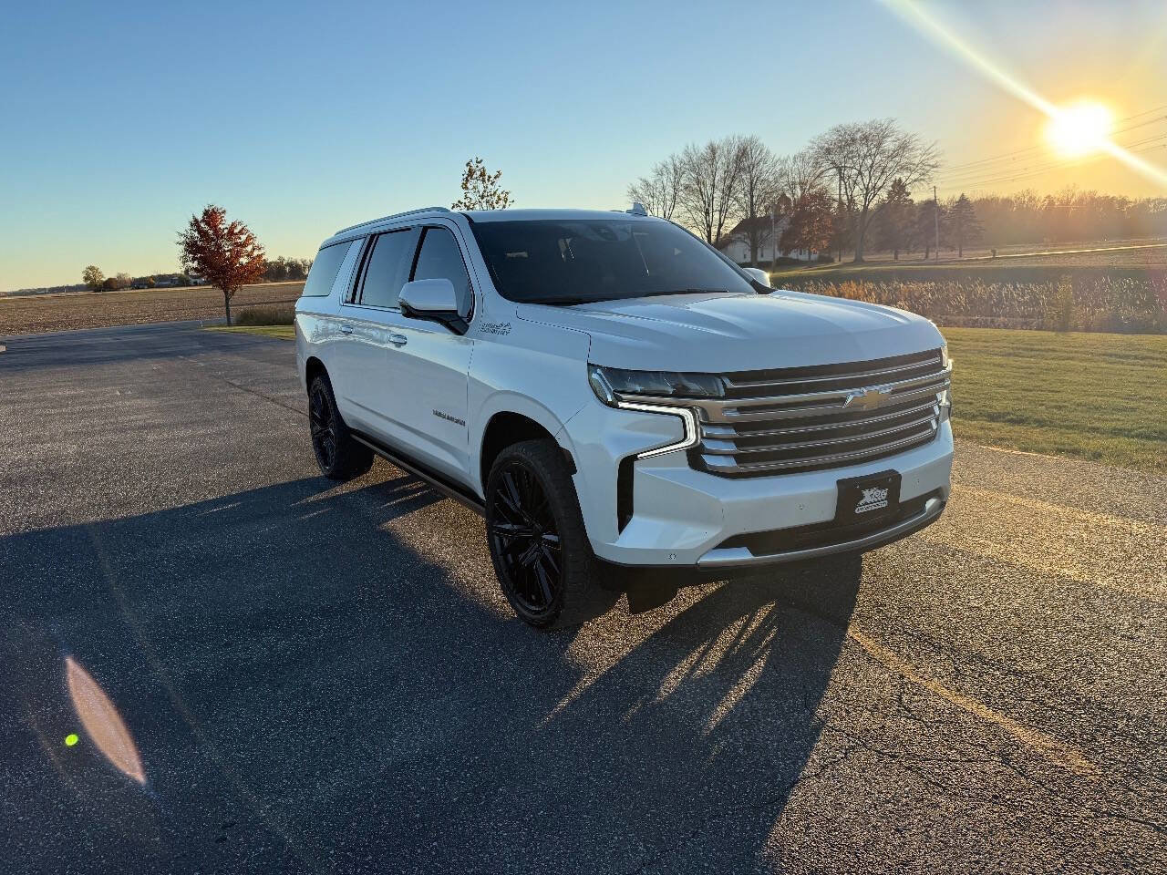 Used 2021 Chevrolet Suburban High Country w/ Premium Package image 3