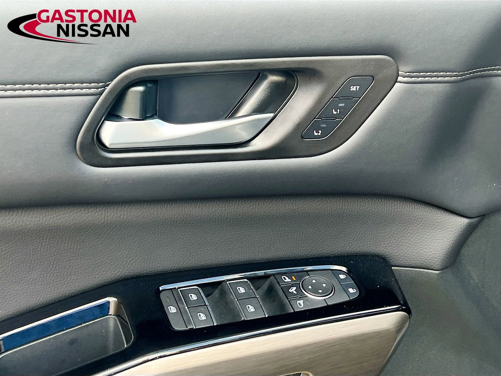 Used 2025 Nissan Pathfinder Platinum w/ Cargo Package image 23