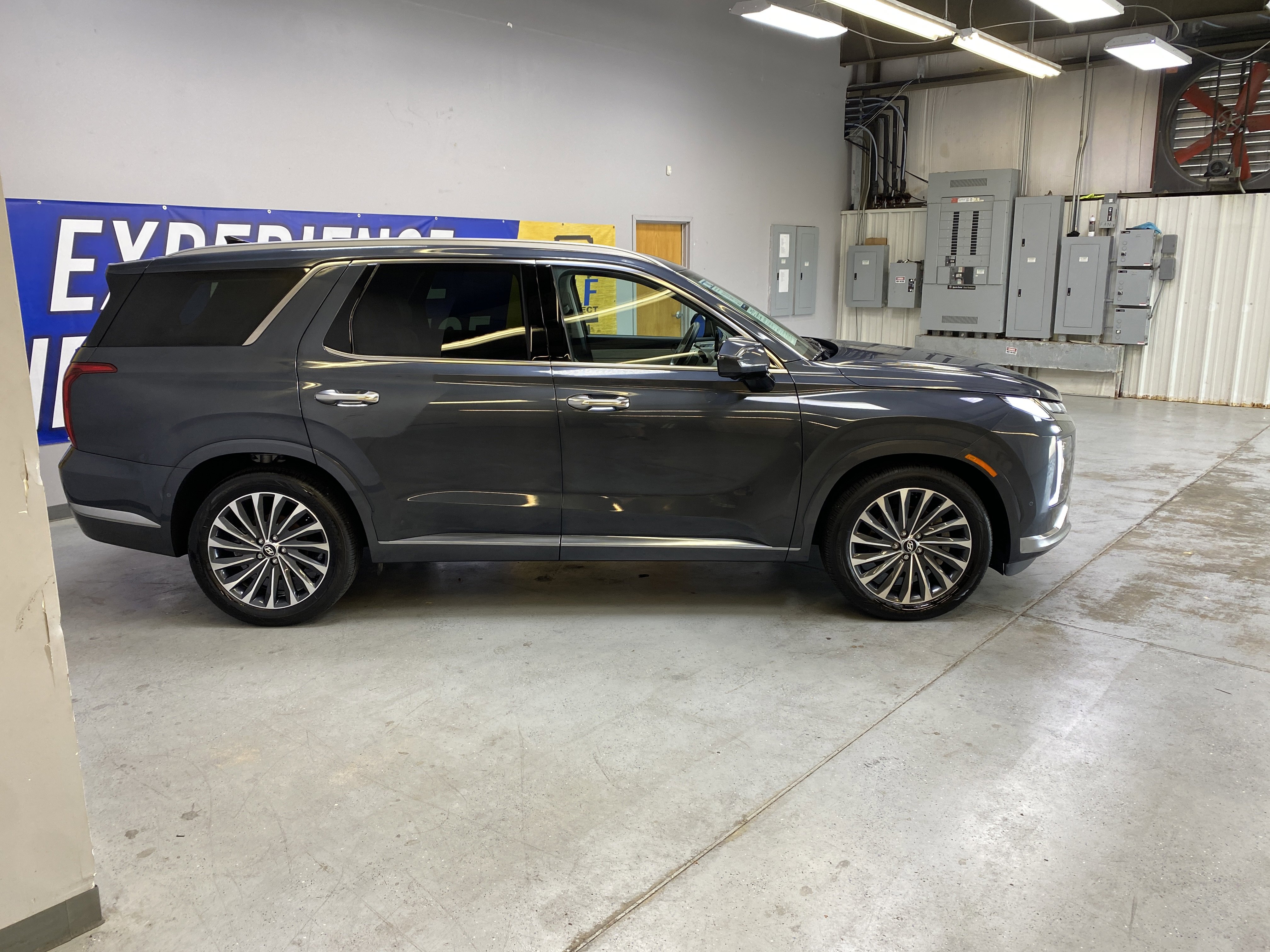 Used 2025 Hyundai Palisade Calligraphy image 8