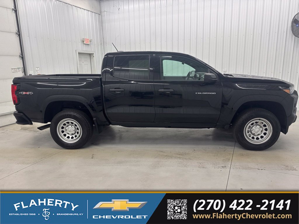 Used 2025 Chevrolet Colorado W/T w/ Advanced Trailering Package AWD/4WD image 2