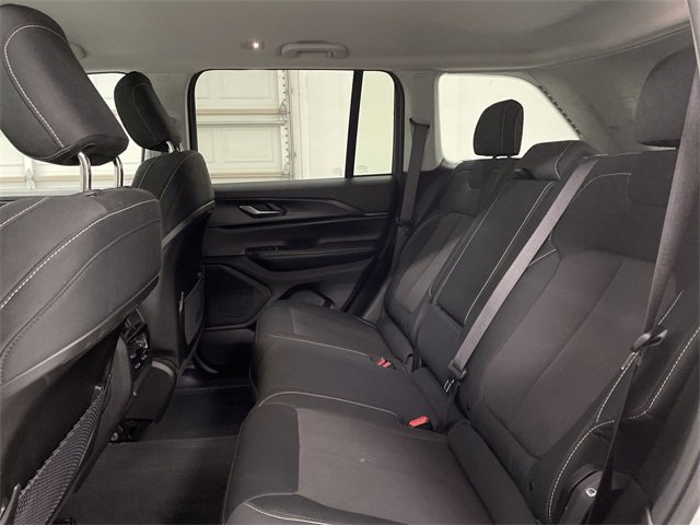 Used 2024 Jeep Grand Cherokee Laredo image 17