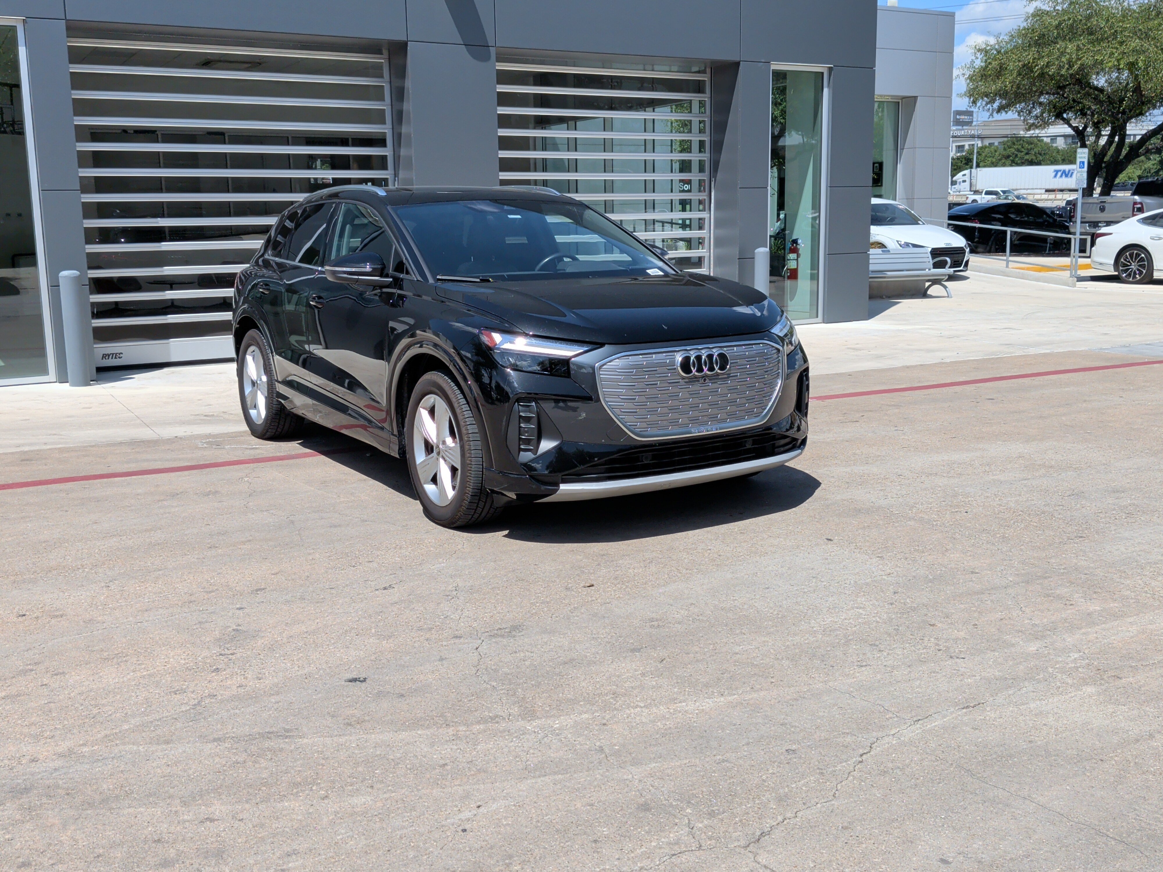 Certified 2022 Audi Q4 e-tron Premium w/ Convenience Package AWD/4WD image 2