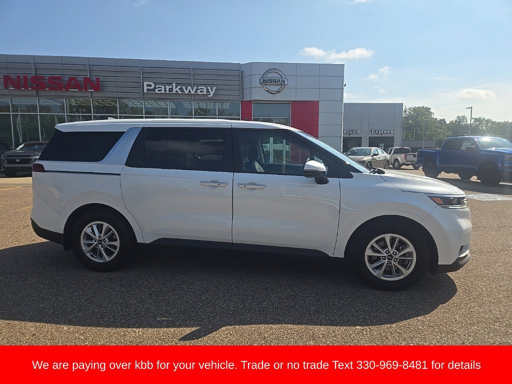 Used 2024 Kia Carnival LX FWD image 9