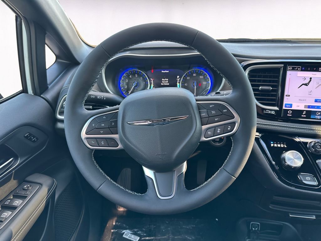 New 2026 Chrysler Pacifica Select image 12