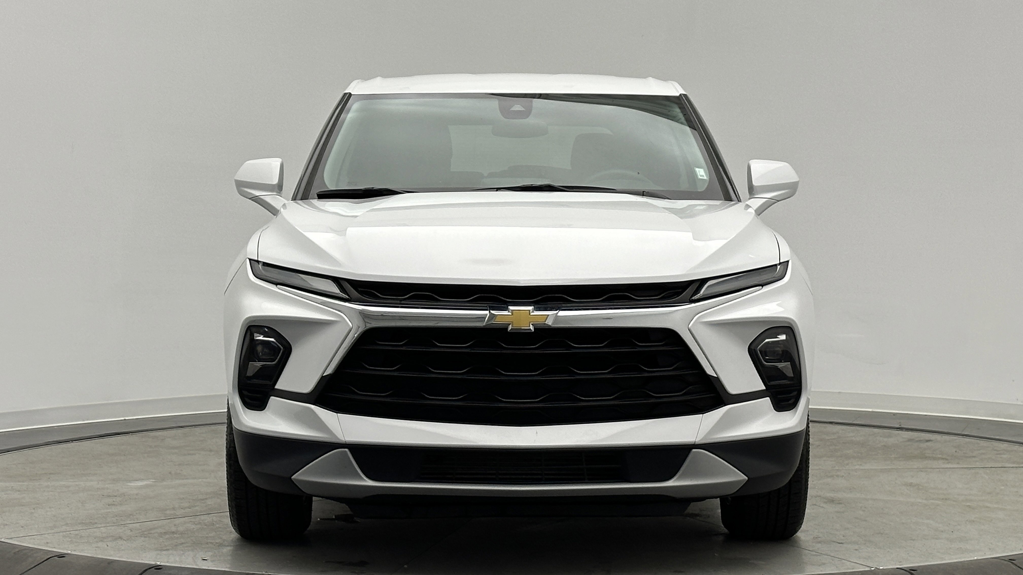 Used 2023 Chevrolet Blazer LT image 2