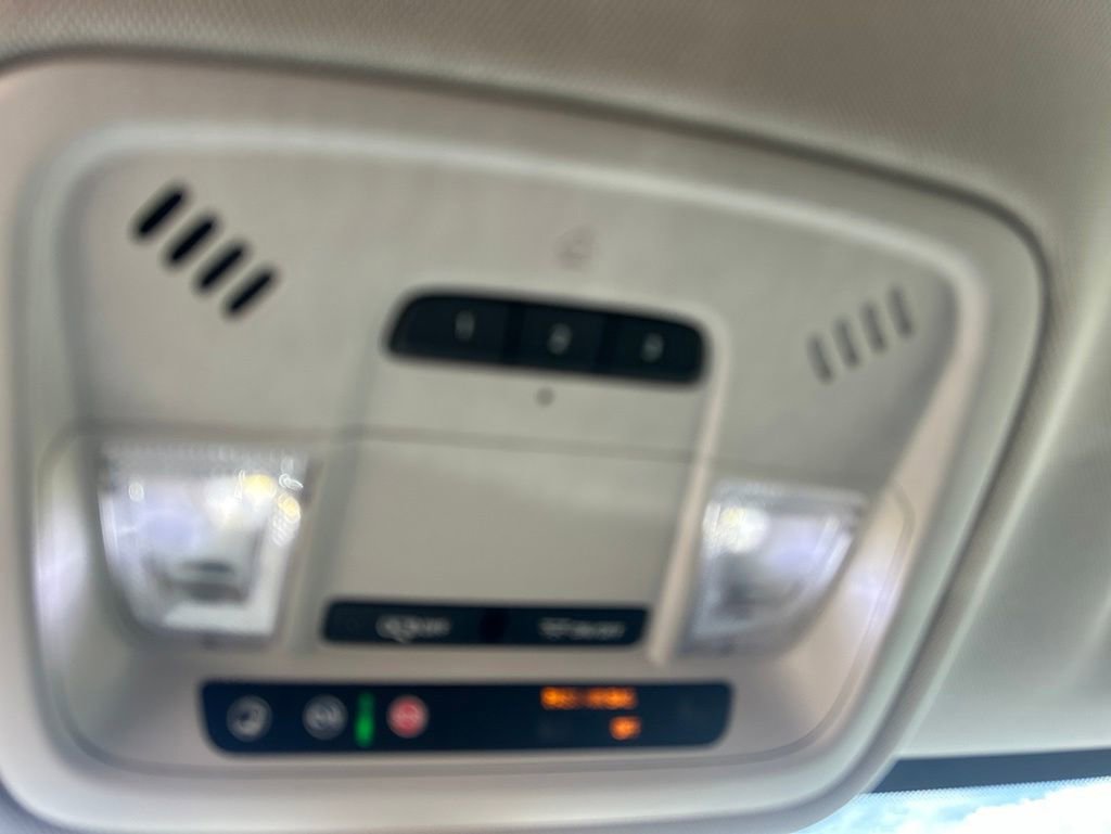 Used 2018 Chevrolet Traverse LT FWD image 22