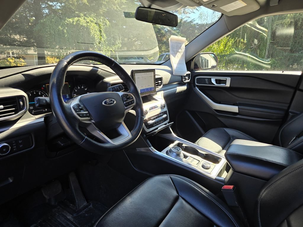 Used 2020 Ford Explorer XLT w/ Equipment Group 202A AWD/4WD image 9