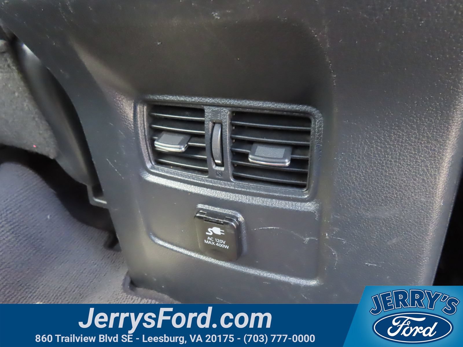 Used 2017 Nissan Titan SL w/ Chrome Package AWD/4WD image 40