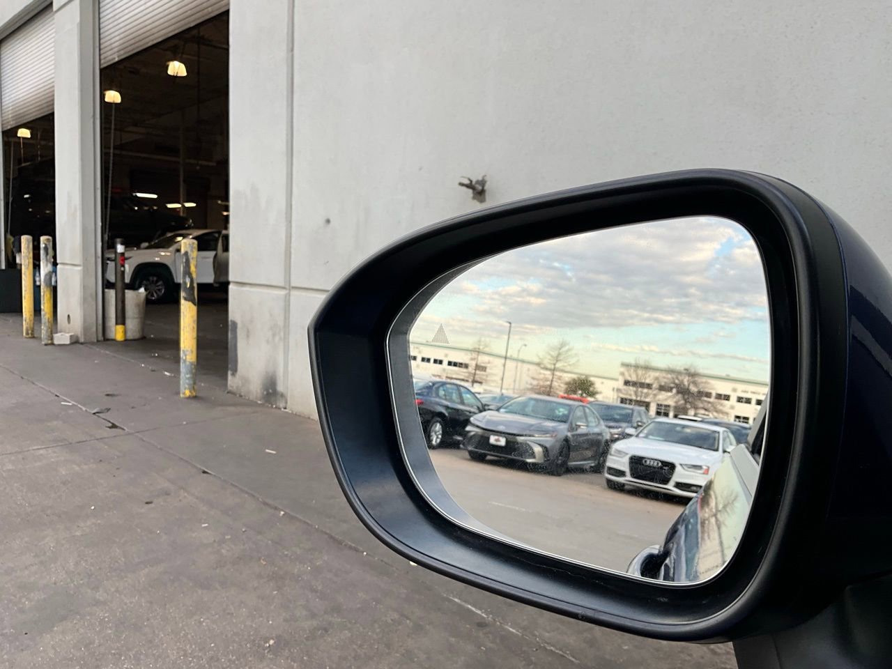 Used 2023 Nissan Rogue SV image 19