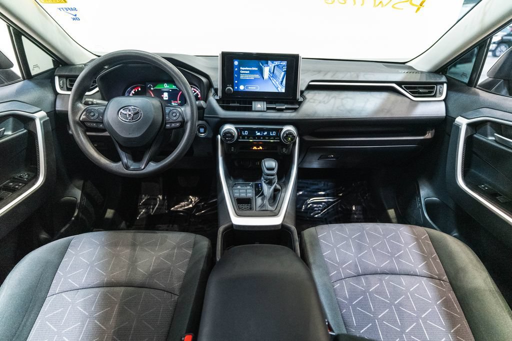 Used 2025 Toyota RAV4 XLE AWD/4WD image 14