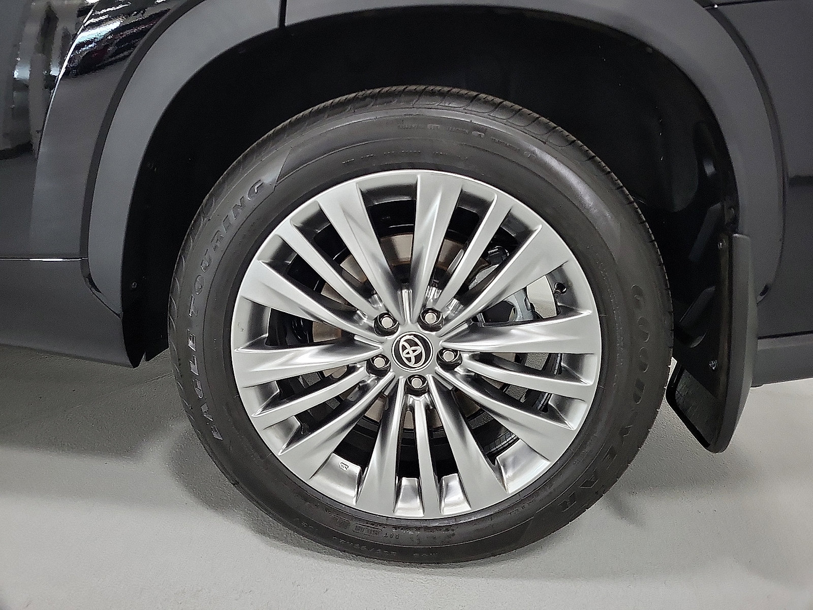 Certified 2026 Toyota Highlander Platinum AWD/4WD image 8