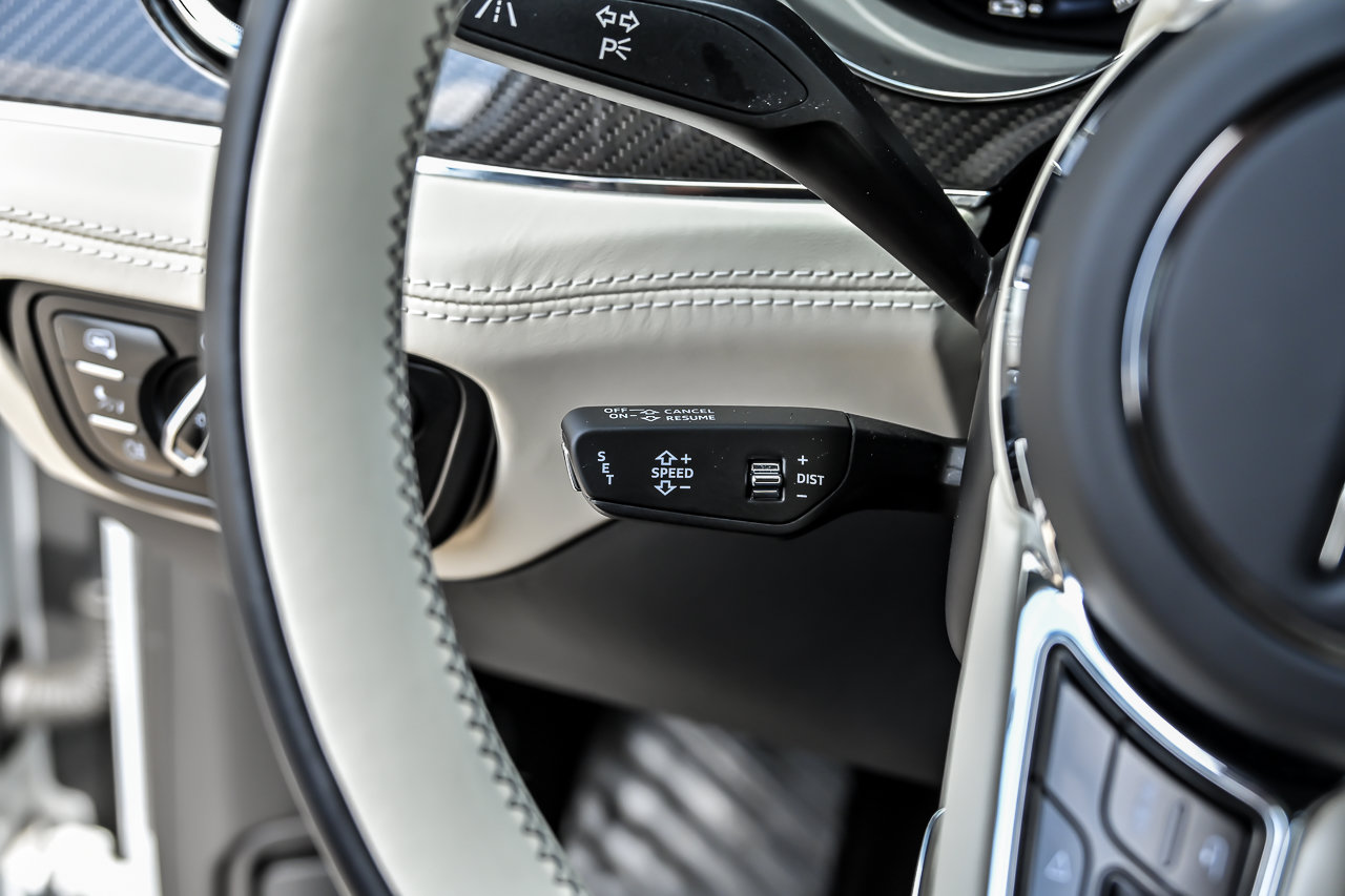 Used 2022 Bentley Bentayga AWD/4WD image 32