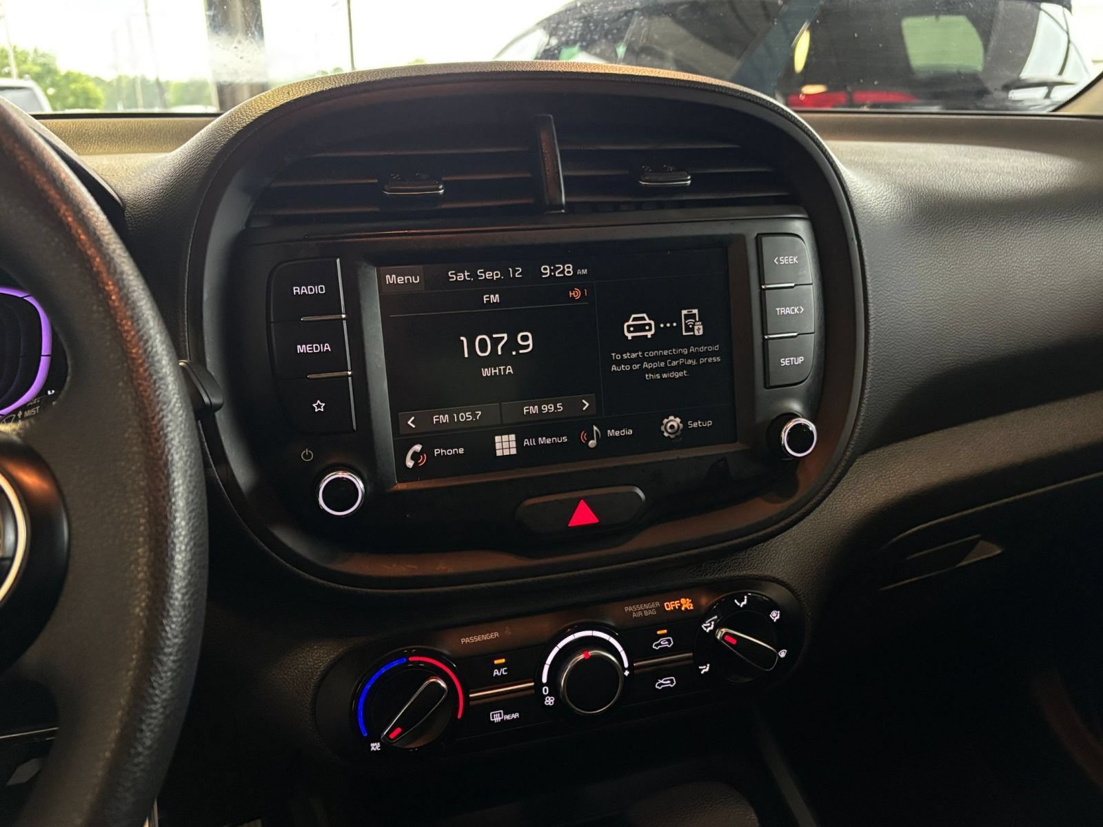 Used 2025 Kia Soul LX w/ LX Technology Package FWD image 19