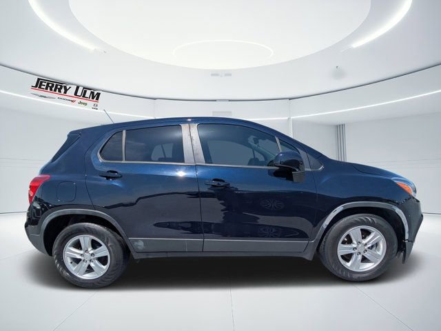 Used 2022 Chevrolet Trax LS w/ Tint and Cruise Package image 2