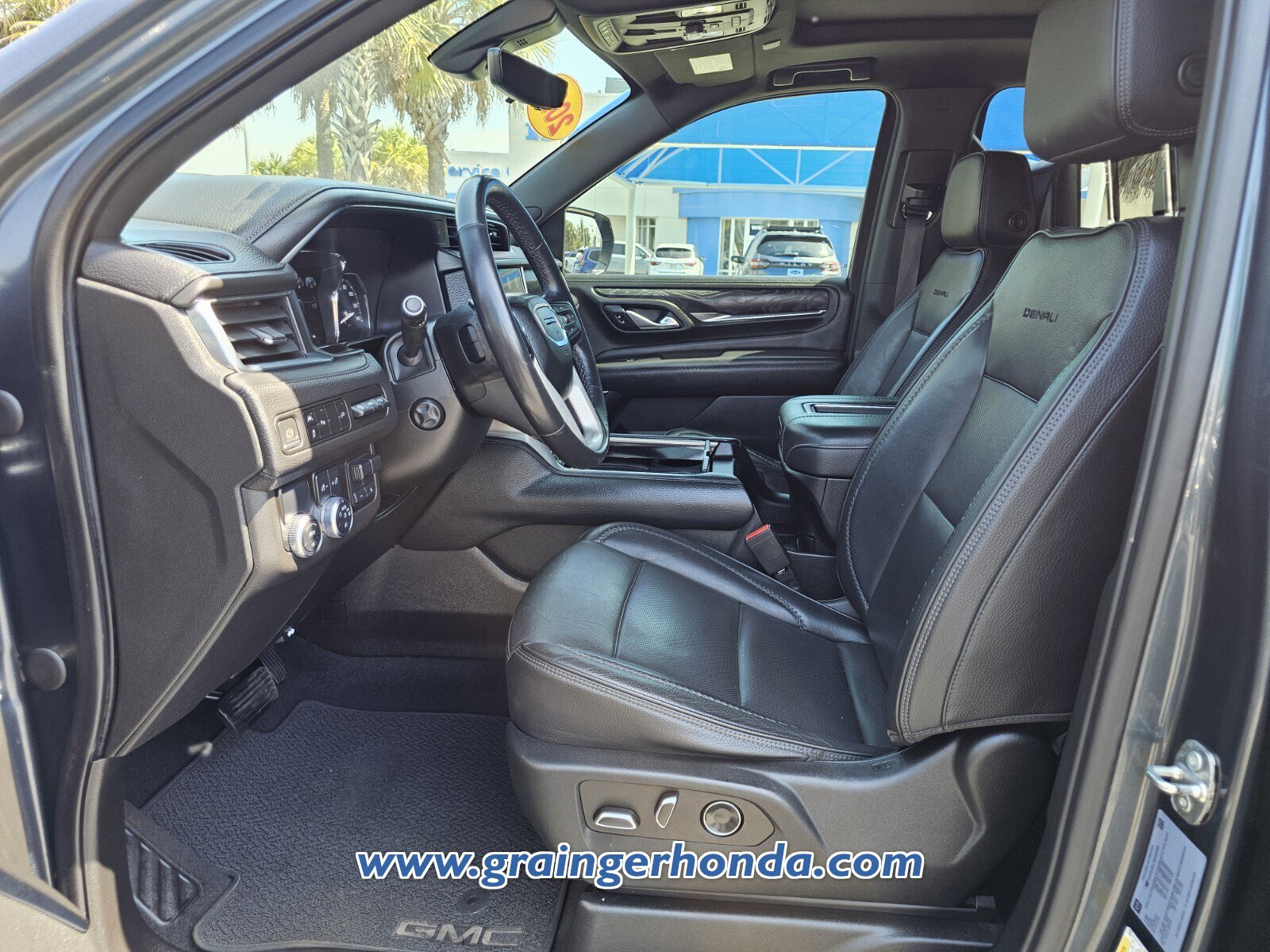 Used 2021 GMC Yukon XL Denali w/ Denali Ultimate Package image 10