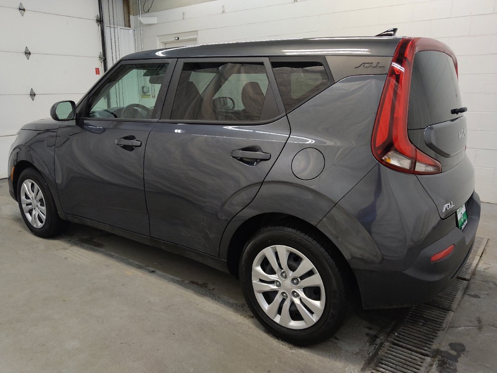 Used 2022 Kia Soul LX image 3